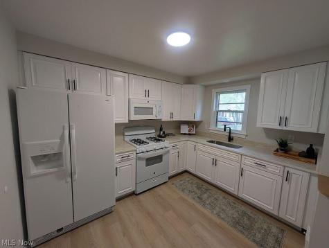 5860 Pearl Road Parma OH 44130