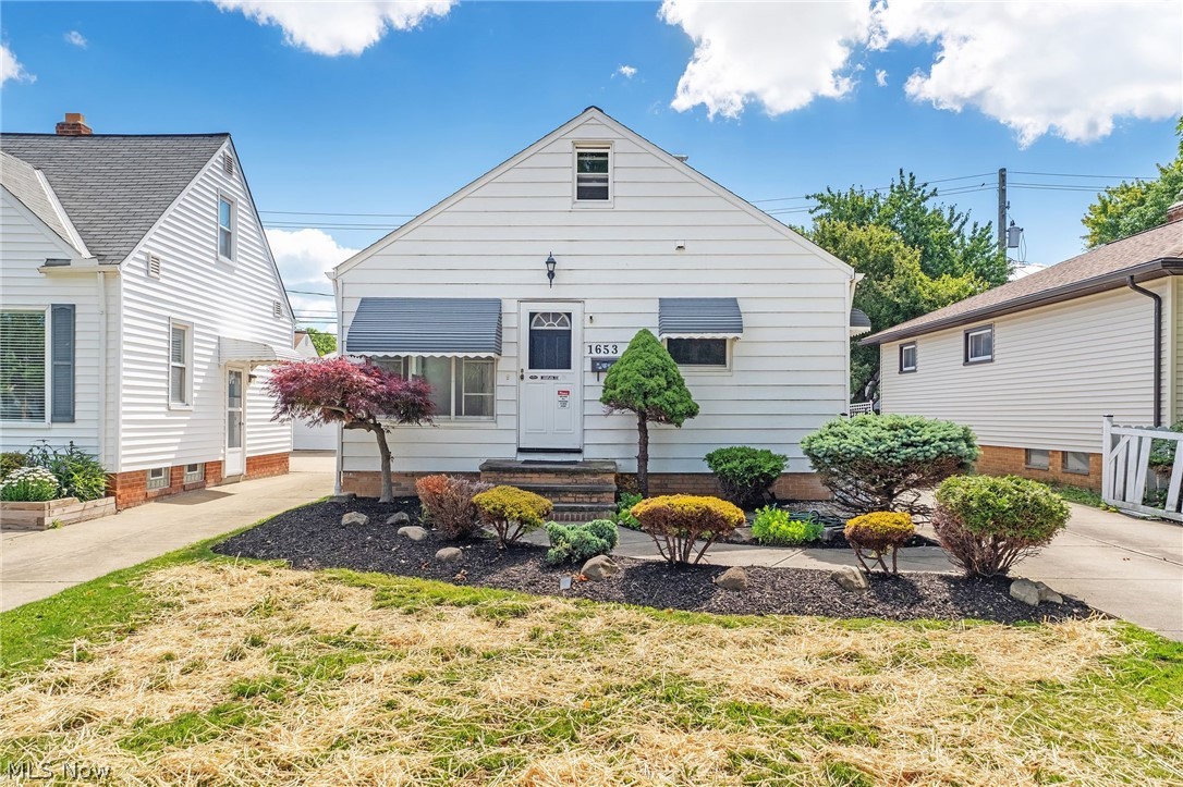 1653 Woodhurst Avenue Mayfield Heights OH 44124