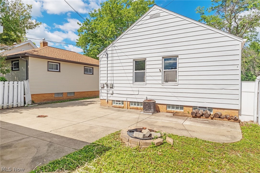 1653 Woodhurst Avenue Mayfield Heights OH 44124