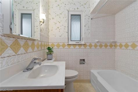 6225 Stratford Drive Parma Heights OH 44130