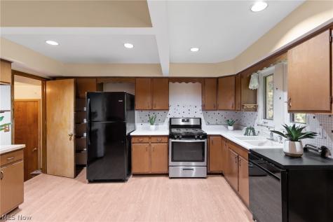 6225 Stratford Drive Parma Heights OH 44130