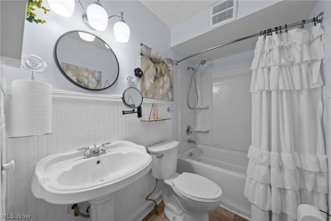 15474 Holland Road Brook Park OH 44142