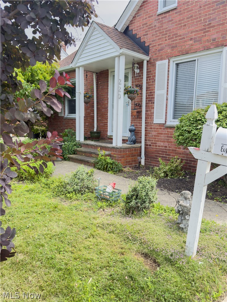 220 E 327th Street Willowick OH 44095