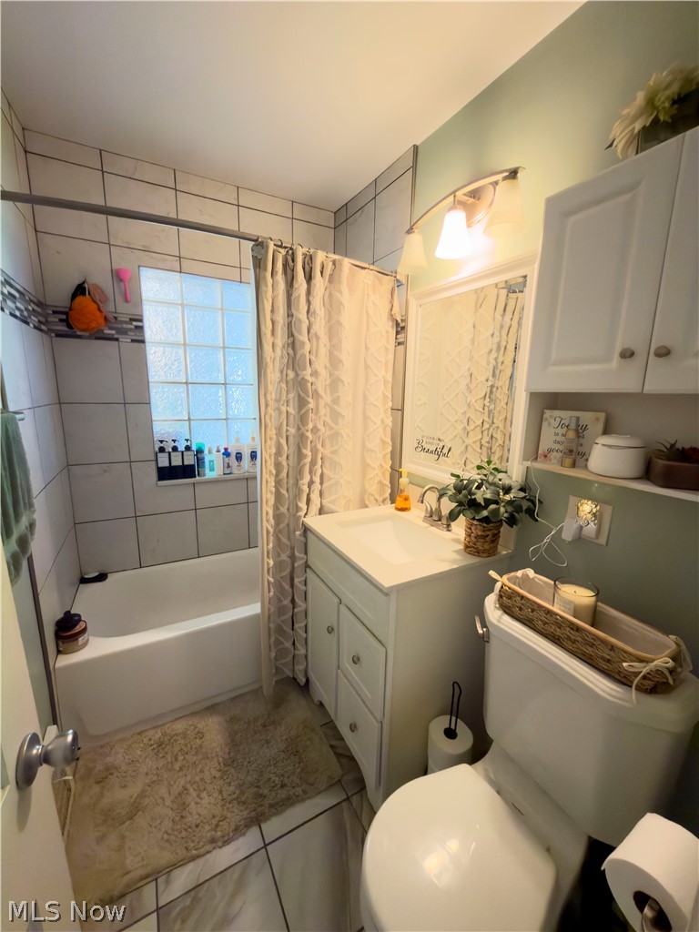 220 E 327th Street Willowick OH 44095