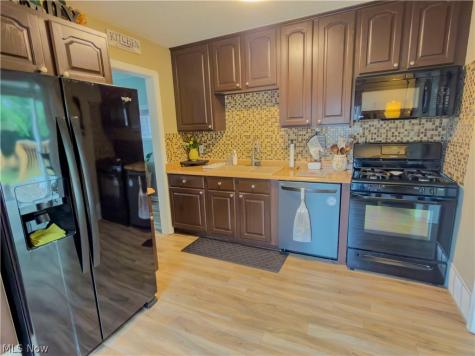 220 E 327th Street Willowick OH 44095