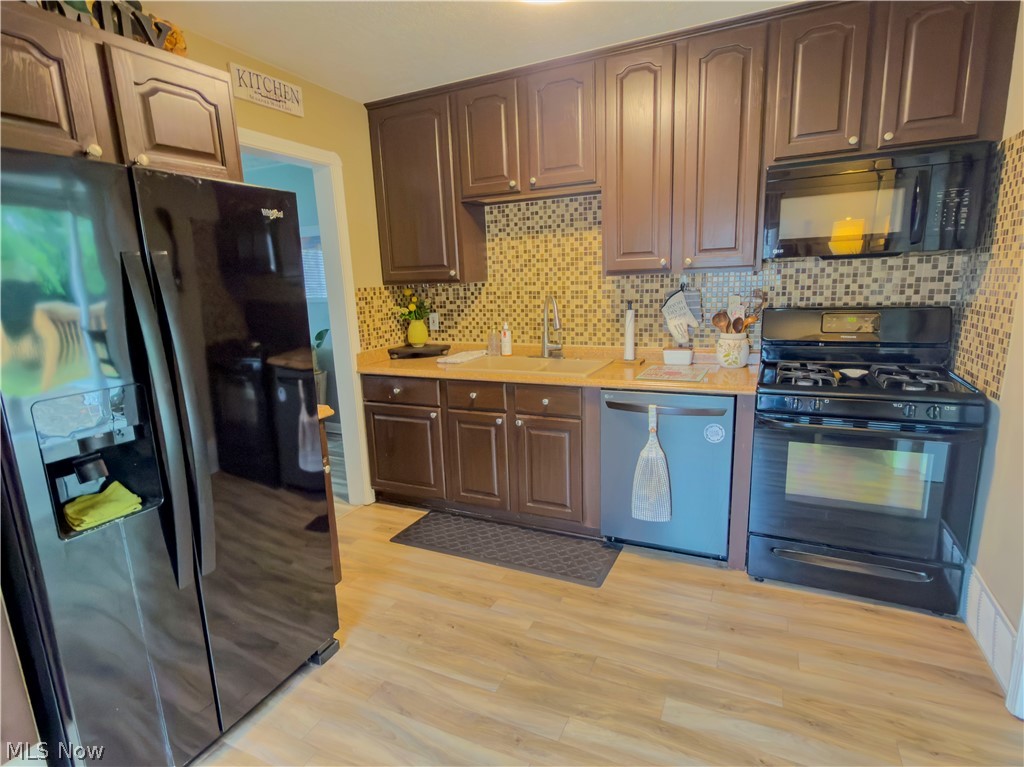 220 E 327th Street Willowick OH 44095