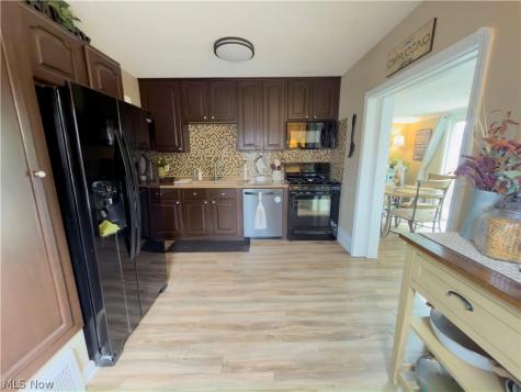 220 E 327th Street Willowick OH 44095