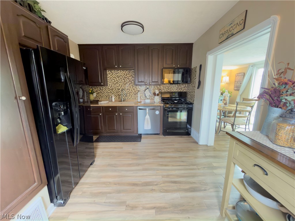 220 E 327th Street Willowick OH 44095