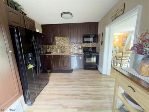 220 E 327th Street Willowick OH 44095