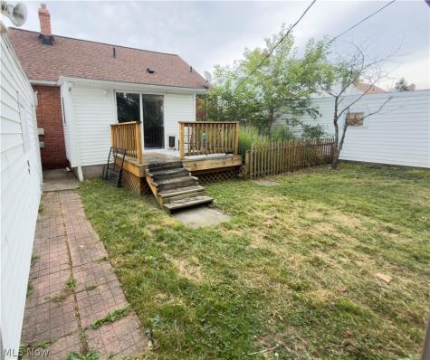 220 E 327th Street Willowick OH 44095