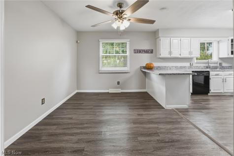 5224 Oakbriar Circle NE Canton OH 44705
