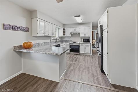 5224 Oakbriar Circle NE Canton OH 44705