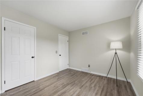 5224 Oakbriar Circle NE Canton OH 44705