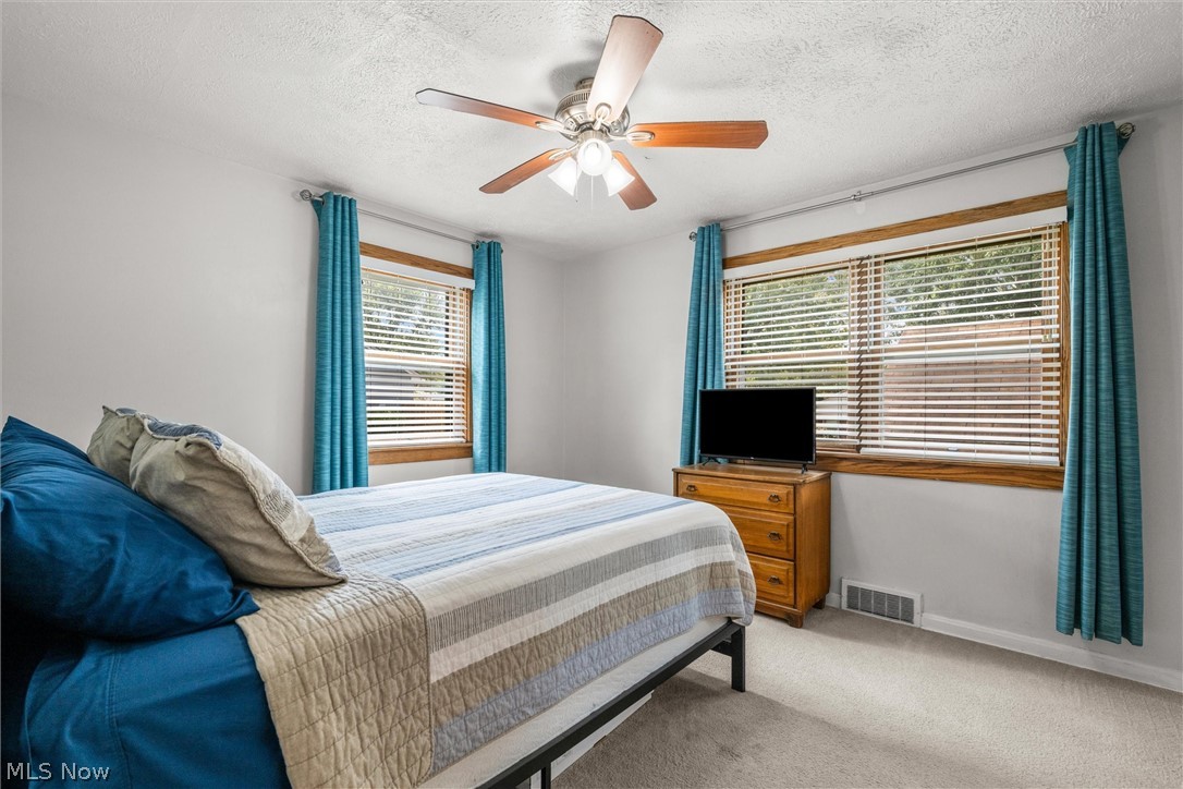 135 N Middle Street Columbiana OH 44408