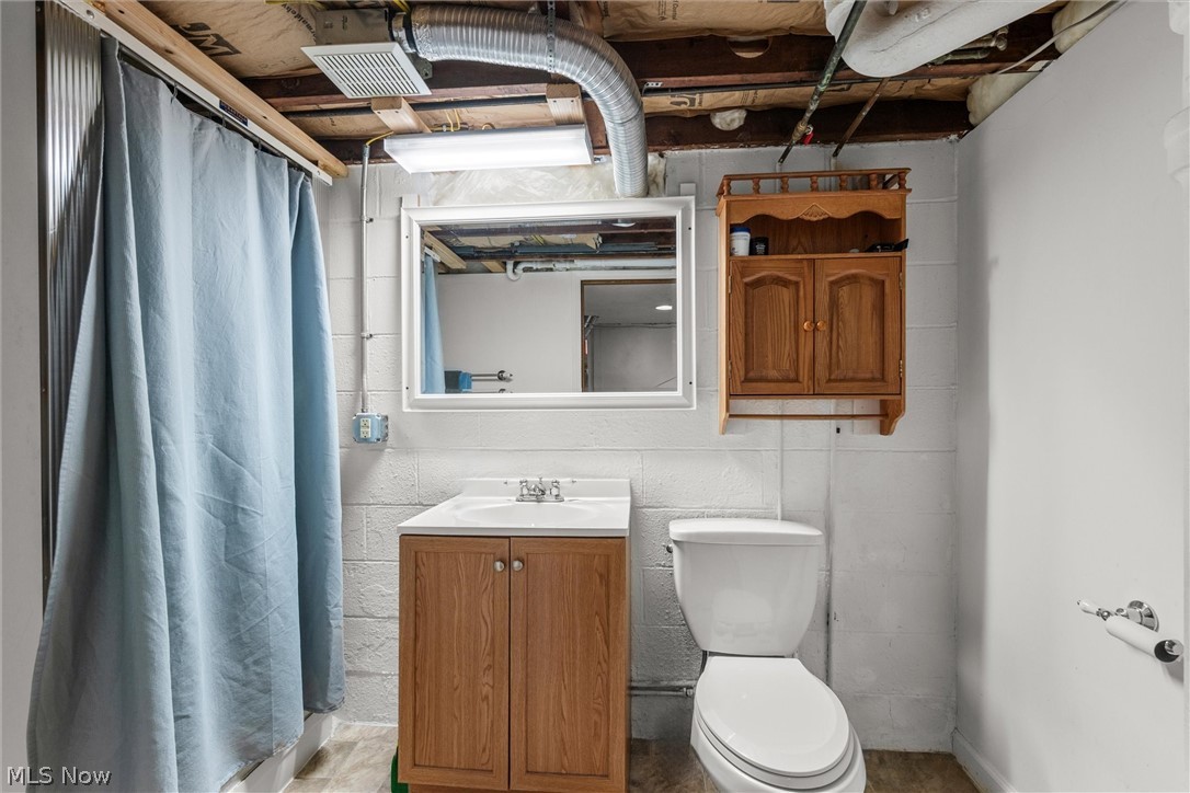 135 N Middle Street Columbiana OH 44408
