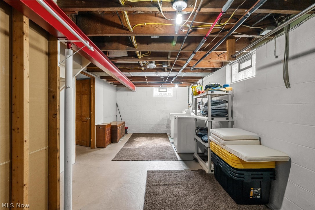 135 N Middle Street Columbiana OH 44408