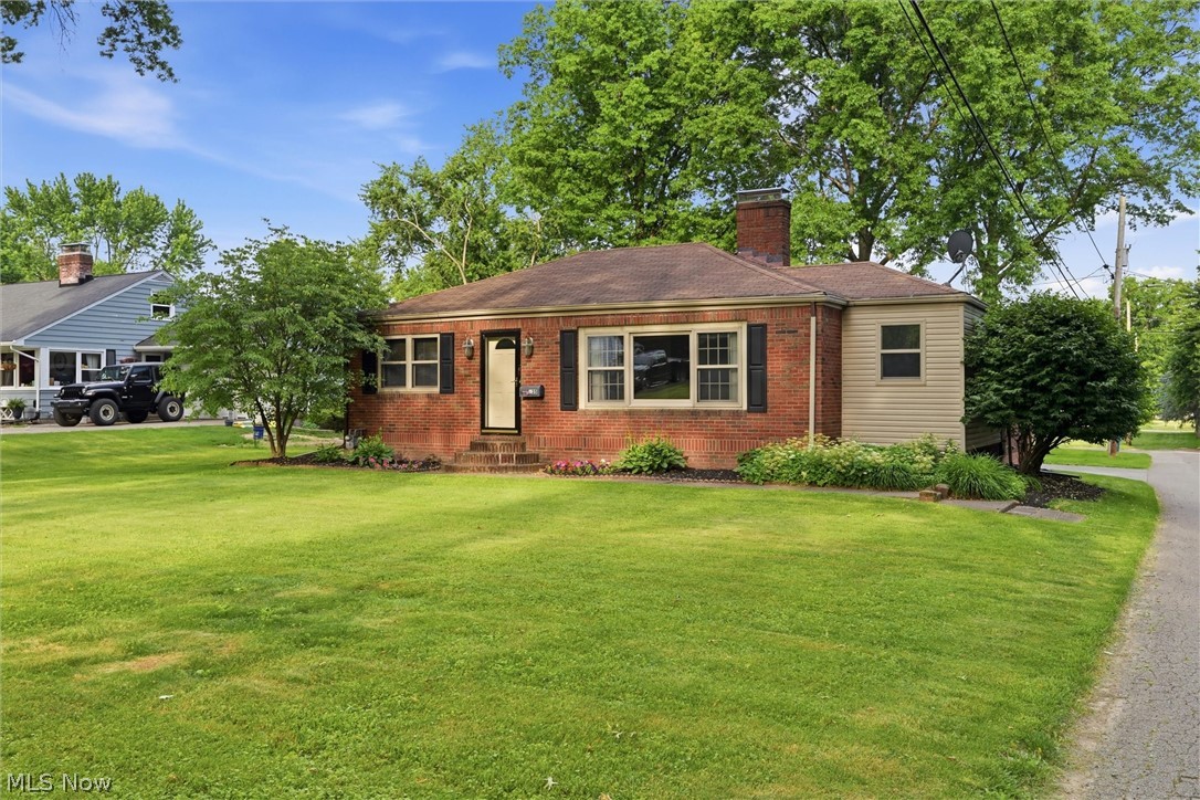 135 N Middle Street Columbiana OH 44408