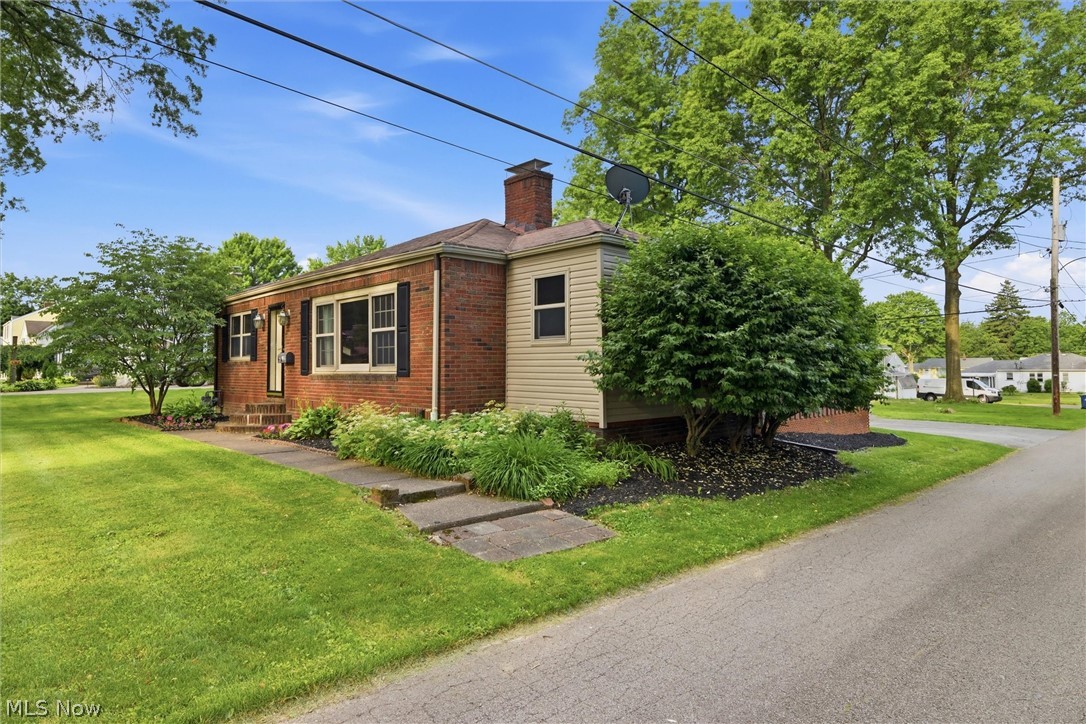 135 N Middle Street Columbiana OH 44408