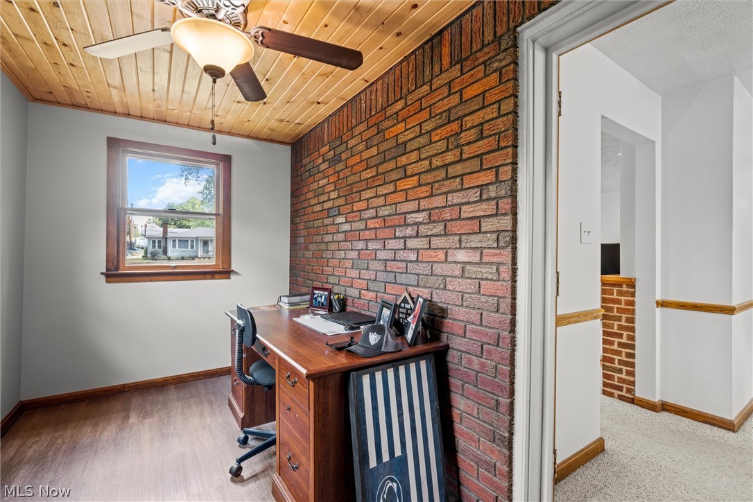135 N Middle Street Columbiana OH 44408