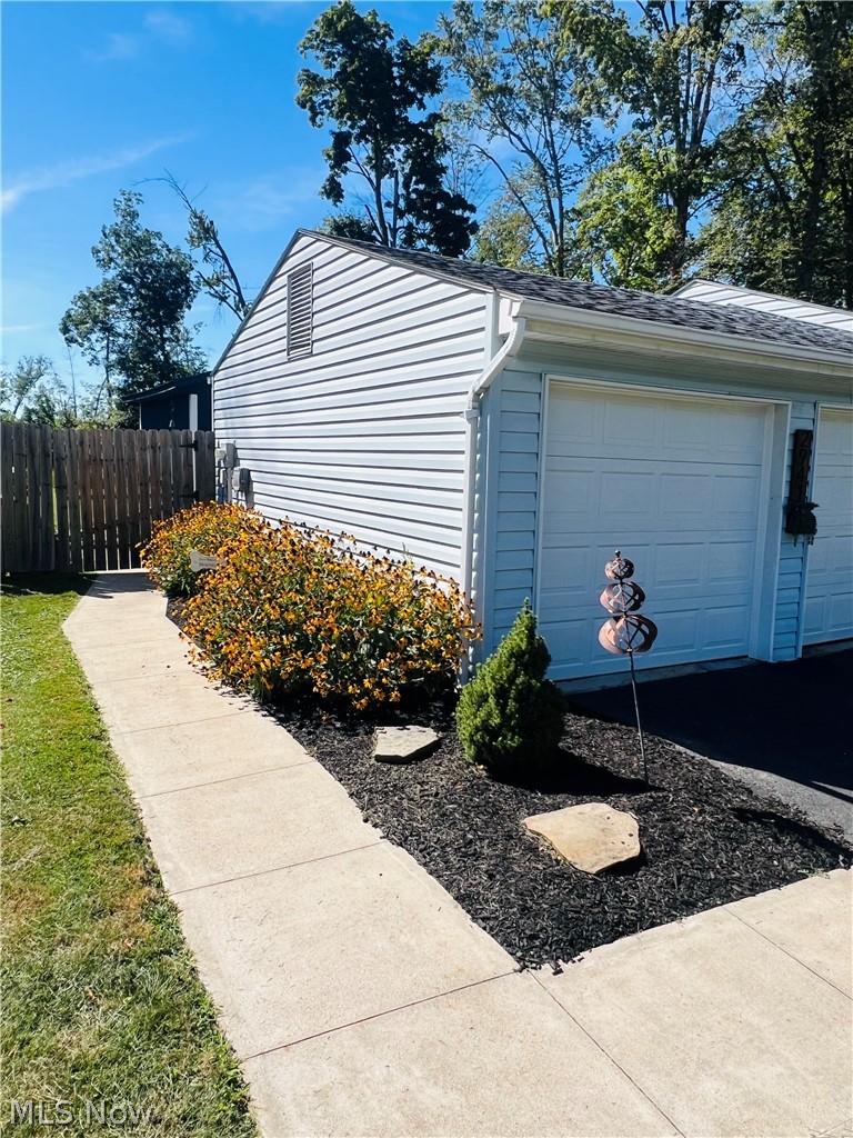 2941 Malibu Drive SW Warren OH 44481