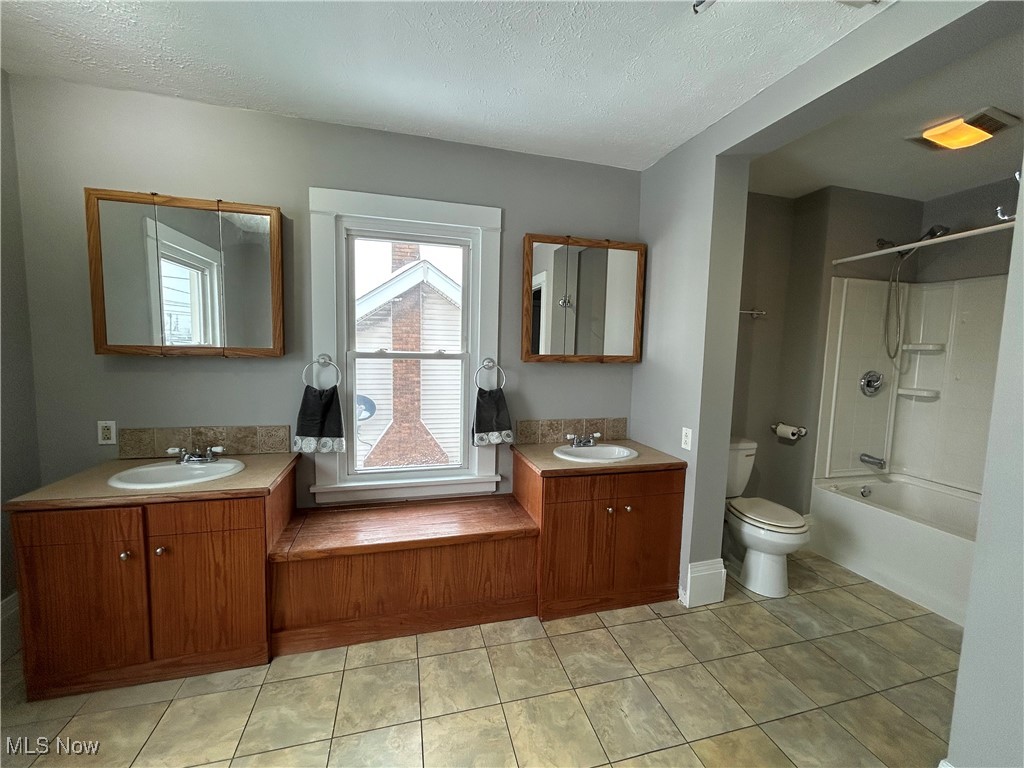 4713 W 150th Street Cleveland OH 44135