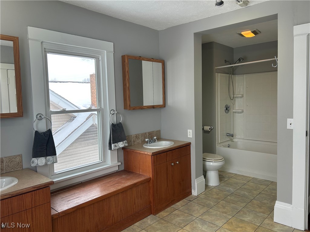 4713 W 150th Street Cleveland OH 44135