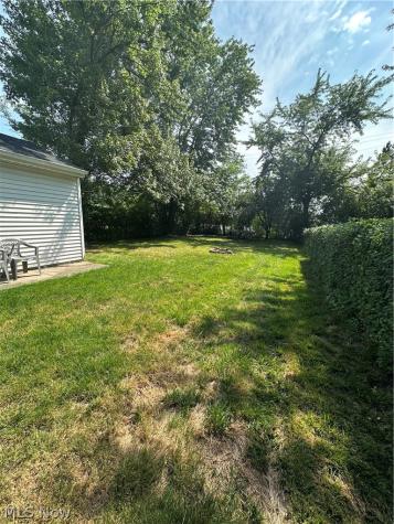 1566 E 204 Street E Euclid OH 44117