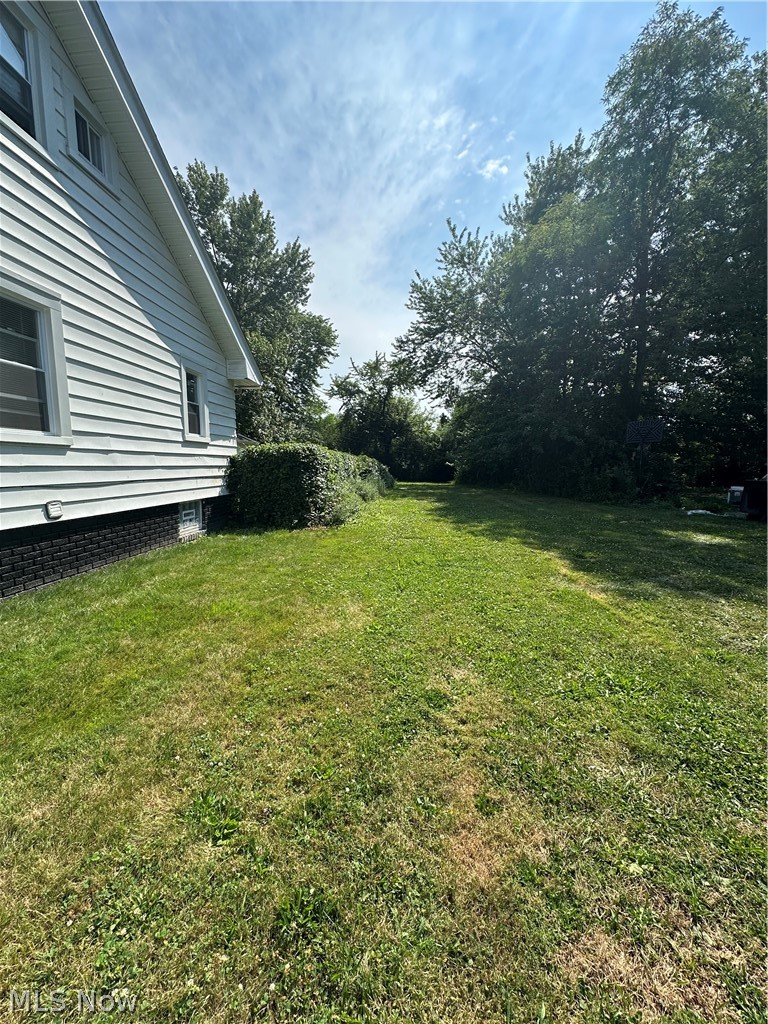 1566 E 204 Street E Euclid OH 44117