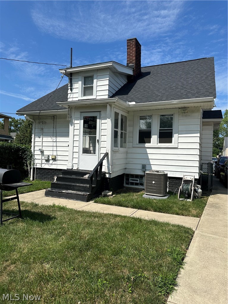 1566 E 204 Street E Euclid OH 44117