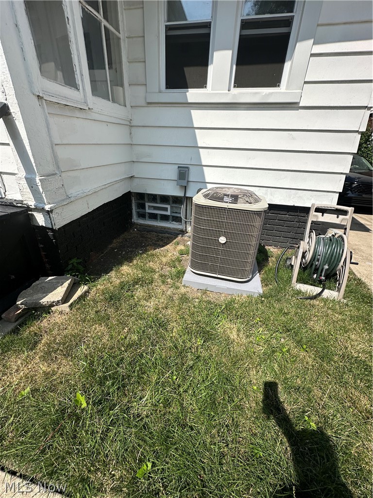1566 E 204 Street E Euclid OH 44117