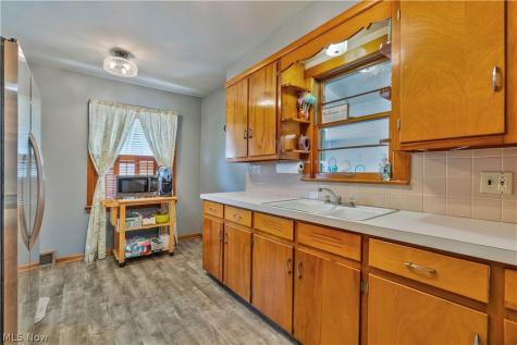 1780 Evergreen Avenue Akron OH 44301