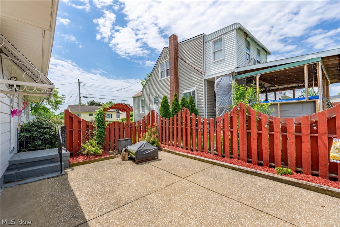 1780 Evergreen Avenue Akron OH 44301