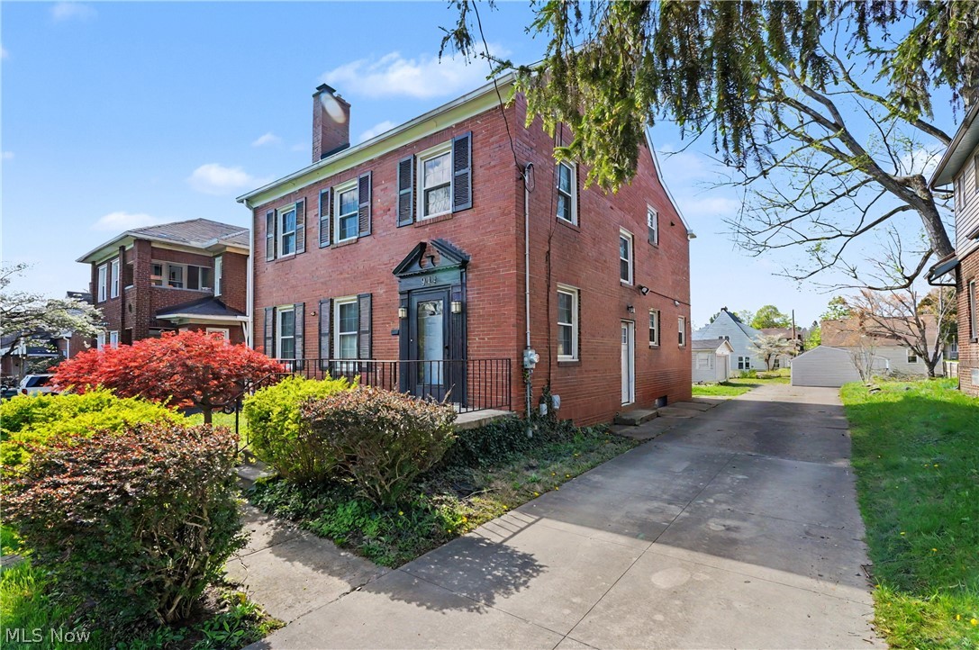 944 Canfield Road Youngstown OH 44511