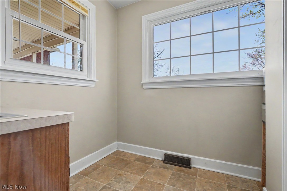 944 Canfield Road Youngstown OH 44511