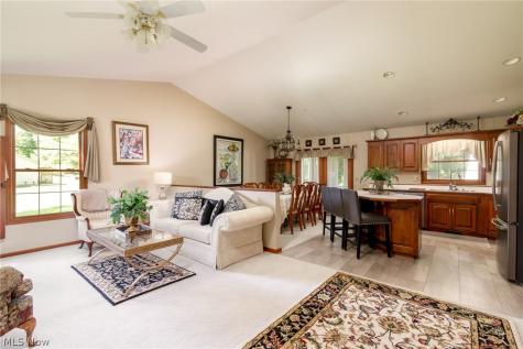 887 Manor Circle Howard OH 43028