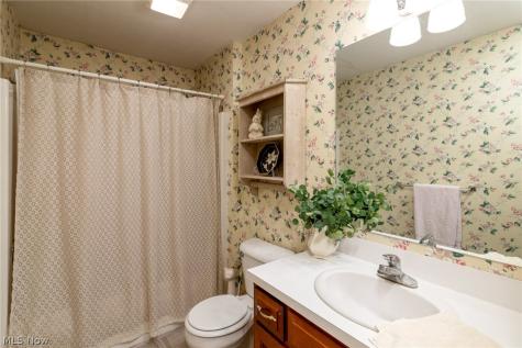 887 Manor Circle Howard OH 43028