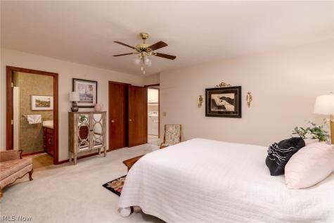 887 Manor Circle Howard OH 43028