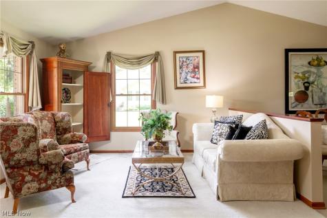 887 Manor Circle Howard OH 43028