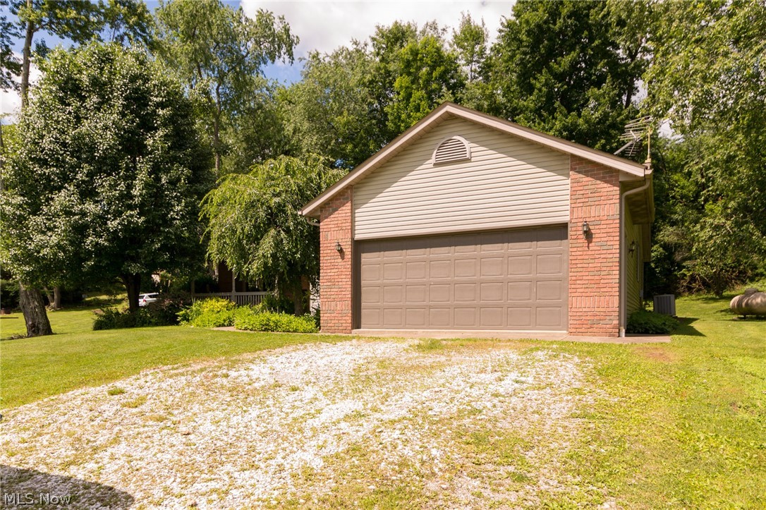 887 Manor Circle Howard OH 43028