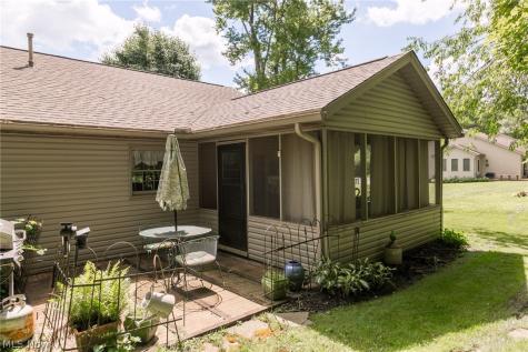 887 Manor Circle Howard OH 43028