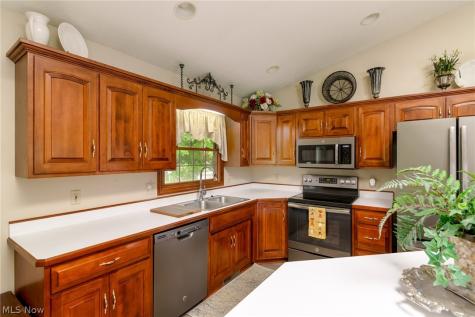 887 Manor Circle Howard OH 43028