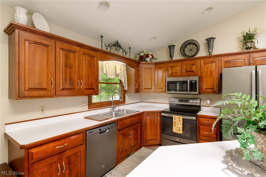 887 Manor Circle Howard OH 43028