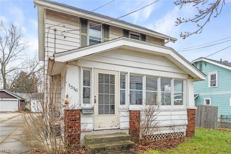 1516 Newton Street Akron OH 44305