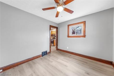 1516 Newton Street Akron OH 44305