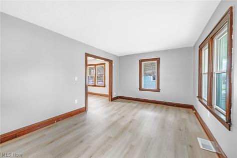 1516 Newton Street Akron OH 44305