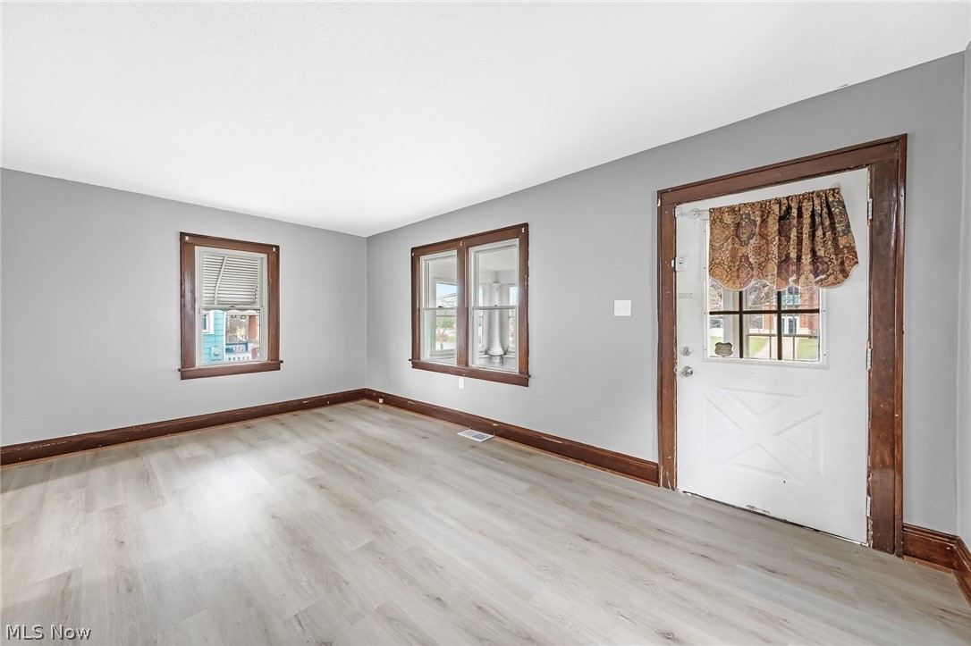 1516 Newton Street Akron OH 44305