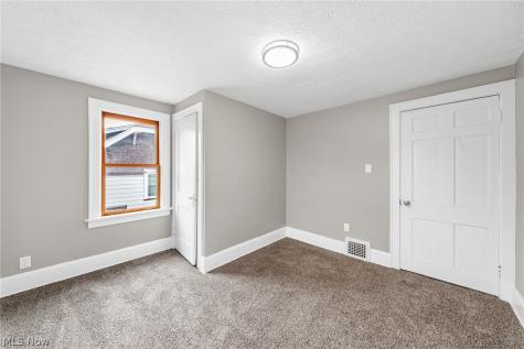 1516 Newton Street Akron OH 44305