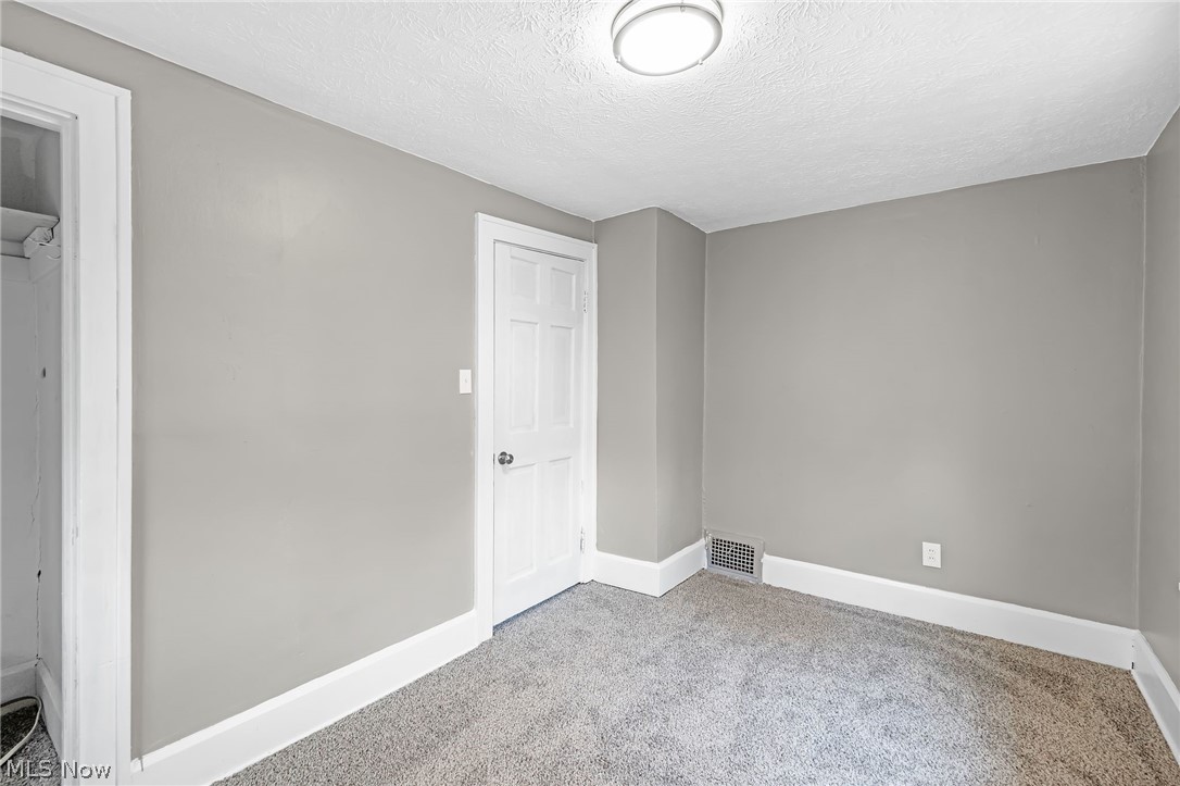 1516 Newton Street Akron OH 44305