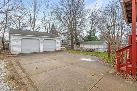 1516 Newton Street Akron OH 44305