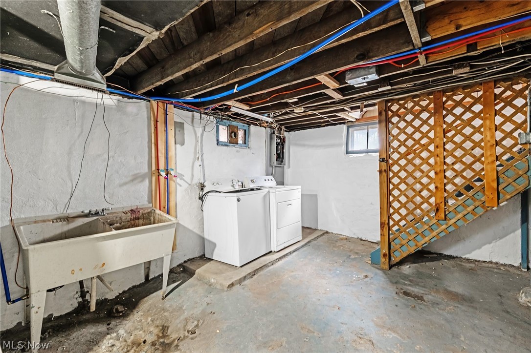 1516 Newton Street Akron OH 44305